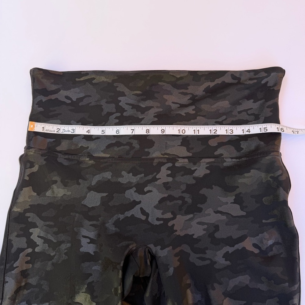 Woman’s Spanx Brand Stretch Pants Black Camo Size 2X - Picture 5 of 6